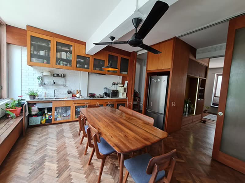 Tiong Bahru Unique 2 Bed 1 Bath, Nearby Chay Yan Street, Yong Siak Street, 2 Bedrooms, 1,090 sqft, Conservation House For Rent, by Susan Prior, 500109582 - Kitchen - PropertyGuru.com.sg