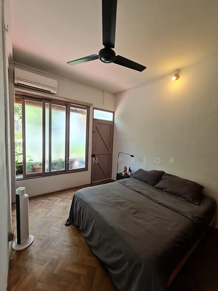 Tiong Bahru Unique 2 Bed 1 Bath, Nearby Chay Yan Street, Yong Siak Street, 2 Bedrooms, 1,090 sqft, Conservation House For Rent, by Susan Prior, 500109582 - Bedroom - PropertyGuru.com.sg