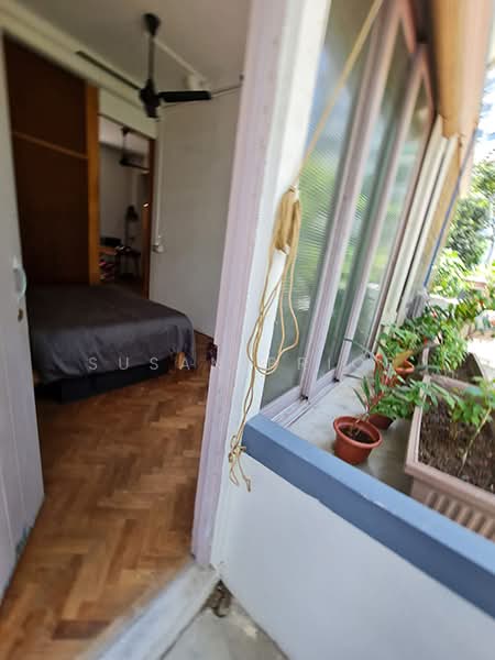 Tiong Bahru Unique 2 Bed 1 Bath, Nearby Chay Yan Street, Yong Siak Street, 2 Bedrooms, 1,090 sqft, Conservation House For Rent, by Susan Prior, 500109582 - Bedroom - PropertyGuru.com.sg