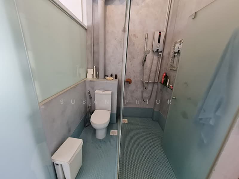 Tiong Bahru Unique 2 Bed 1 Bath, Nearby Chay Yan Street, Yong Siak Street, 2 Bedrooms, 1,090 sqft, Conservation House For Rent, by Susan Prior, 500109582 - PropertyGuru.com.sg