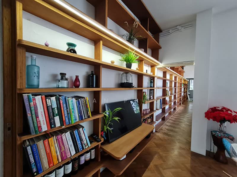 Tiong Bahru Unique 2 Bed 1 Bath, Nearby Chay Yan Street, Yong Siak Street, 2 Bedrooms, 1,090 sqft, Conservation House For Rent, by Susan Prior, 500109582 - PropertyGuru.com.sg