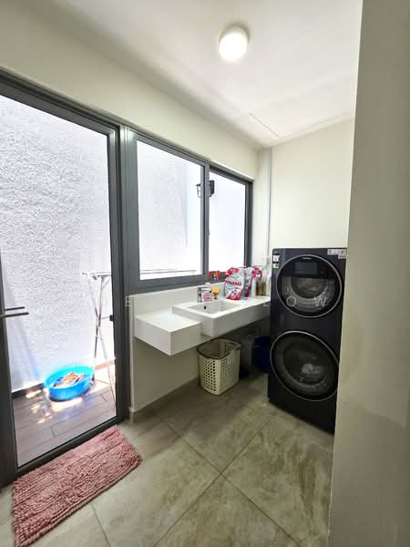 Woodhaven, 71 Woodgrove Avenue, 4 Bedrooms, 3,358 sqft, Cluster House For Sale, by Adeline Low, 500109593 - Basement Laundry Area - PropertyGuru.com.sg