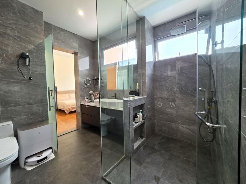 Woodhaven, 71 Woodgrove Avenue, 4 Bedrooms, 3,358 sqft, Cluster House For Sale, by Adeline Low, 500109593 - Level 2 Master Bath - PropertyGuru.com.sg