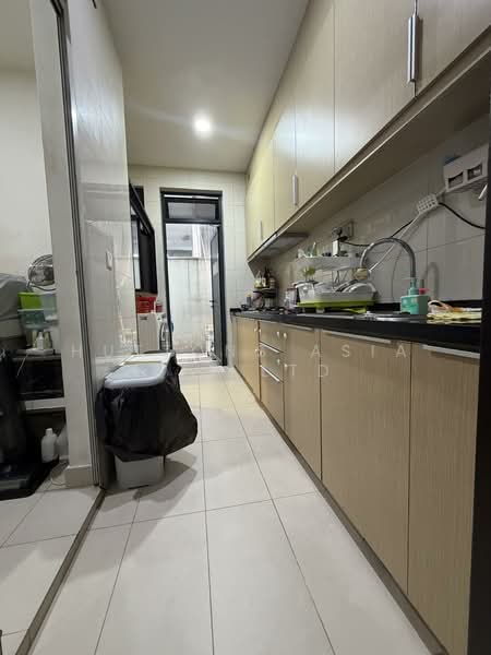 Luxus Hills, Seletar Green Avenue, 5 Bedrooms, 3,714 sqft, Terraced House For Sale, by THOMAS TAN, 500109608 - Kitchen - PropertyGuru.com.sg