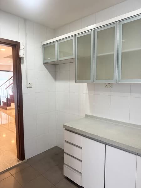 C.H.E.A.P 4 STOREY SEMI-DETACHED FOR RENT D27, Wak Hassan, 5 Bedrooms, 4,618 sqft, Semi-Detached House For Rent, by Aaron Yeo, 500109618 - Kitchen - PropertyGuru.com.sg