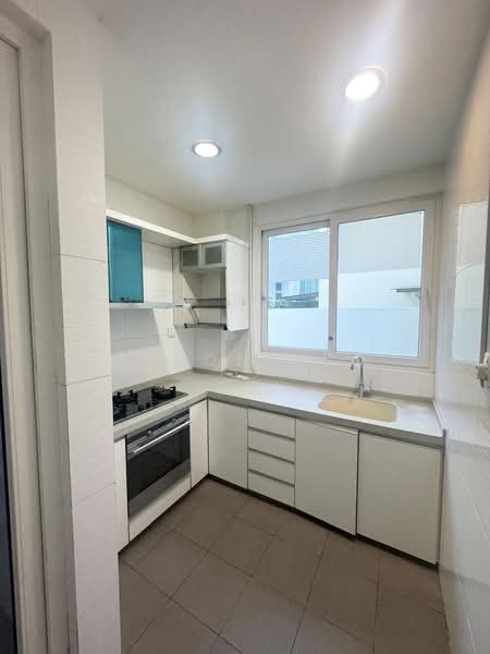 C.H.E.A.P 4 STOREY SEMI-DETACHED FOR RENT D27, Wak Hassan, 5 Bedrooms, 4,618 sqft, Semi-Detached House For Rent, by Aaron Yeo, 500109618 - Kitchen - PropertyGuru.com.sg