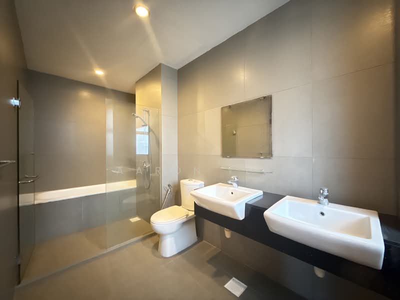 For Rent - C.H.E.A.P 4 STOREY SEMI-DETACHED FOR RENT D27