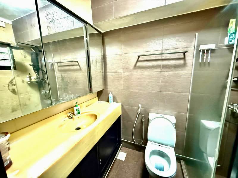 966 Hougang Avenue 9, 966 Hougang Avenue 9, 3 Bedrooms, 1,237 sqft, HDB Flat For Sale, by Lucas Gooi, 500109626 - Bathroom - PropertyGuru.com.sg