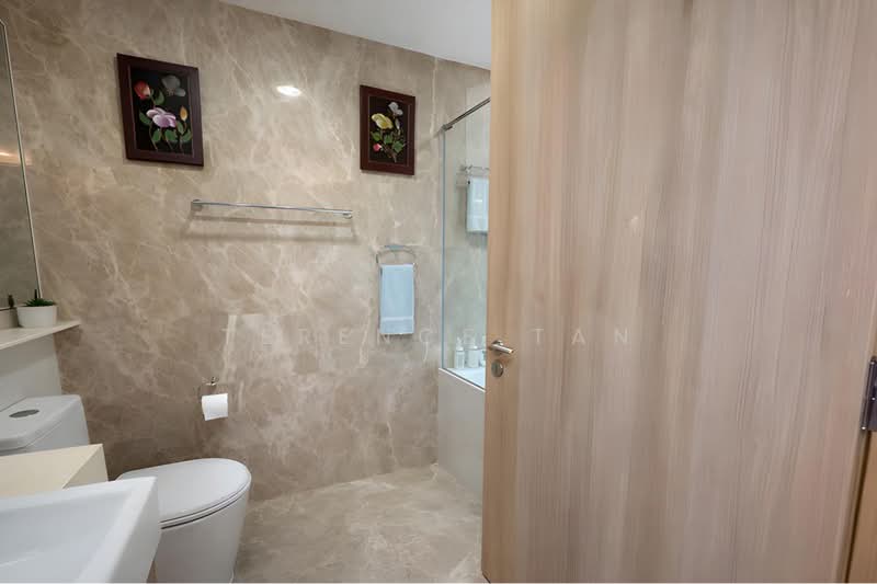 Caspian, 54 Lakeside Drive, 3 Bedrooms, 1,485 sqft, Condominium For Sale, by Terence Tan, 500109651 - Common Bathroom - PropertyGuru.com.sg