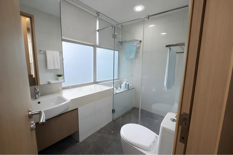 Caspian, 54 Lakeside Drive, 3 Bedrooms, 1,485 sqft, Condominium For Sale, by Terence Tan, 500109651 - Masterbedroom Bathroom - PropertyGuru.com.sg