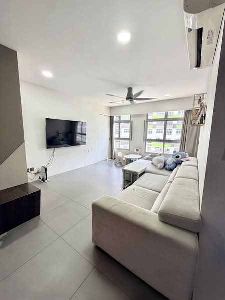 612A Tampines North Drive 1, 612A Tampines North Drive 1, 3 Bedrooms, 1,216 sqft, HDB Flat For Sale, by Regina Huang, 500109655 - Living Room - PropertyGuru.com.sg