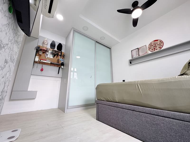 221A Bedok Central, 221A Bedok Central, 3 Bedrooms, 936 sqft, HDB Flat For Sale, by Vernon Ng, 500109689 - Master Bedroom - PropertyGuru.com.sg