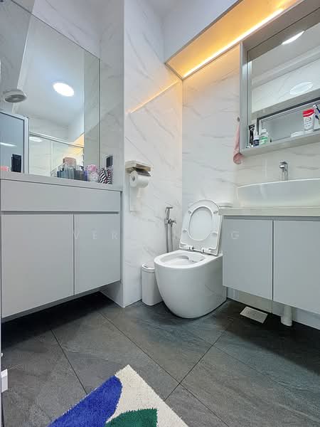 221A Bedok Central, 221A Bedok Central, 3 Bedrooms, 936 sqft, HDB Flat For Sale, by Vernon Ng, 500109689 - Master Bath - PropertyGuru.com.sg