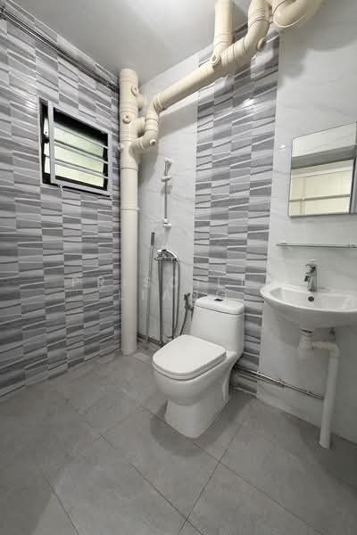 410 Sembawang Drive, 410 Sembawang Drive, 3 Bedrooms, 969 sqft, HDB Flat For Sale, by Priscilla Liang, 500109715 - Bathroom - PropertyGuru.com.sg