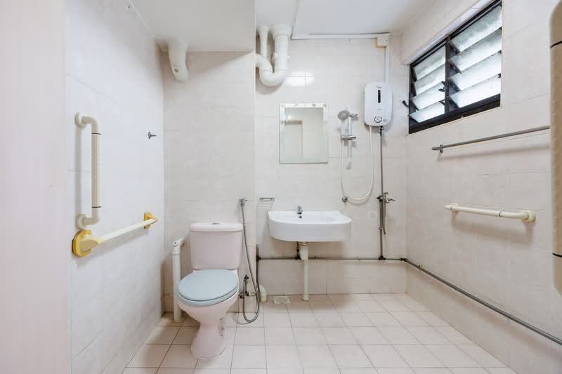 11 Marsiling Drive, 11 Marsiling Drive, 3 Bedrooms, 1,324 sqft, HDB Flat For Sale, by Logen Teo, 500109721 - Bathroom - PropertyGuru.com.sg