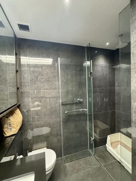 The M, 30 Middle Road, 2 Bedrooms, 743 sqft, Condominium For Rent, by Derrick Sim, 500109727 - Bathroom 2 - PropertyGuru.com.sg