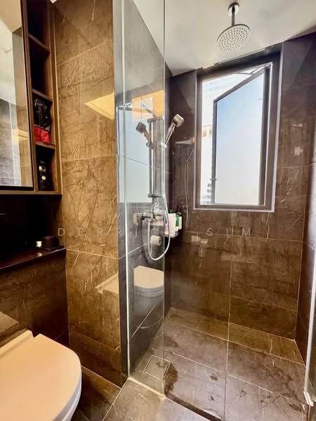 The M, 30 Middle Road, 2 Bedrooms, 743 sqft, Condominium For Rent, by Derrick Sim, 500109727 - Bathroom 1 - PropertyGuru.com.sg