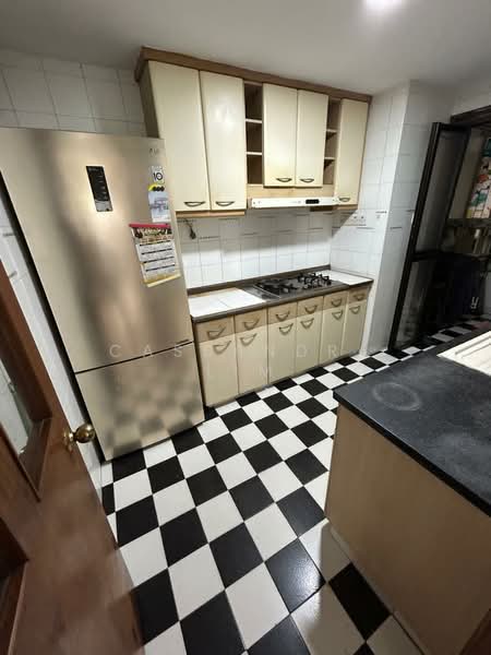 The Florida, 76 Hougang Avenue 7, 3 Bedrooms, 1,390 sqft, Condominium For Rent, by Cassandra Lim, 500109730 - Kitchen - PropertyGuru.com.sg