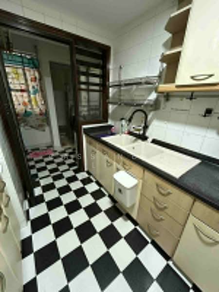 The Florida, 76 Hougang Avenue 7, 3 Bedrooms, 1,390 sqft, Condominium For Rent, by Cassandra Lim, 500109730 - Kitchen - PropertyGuru.com.sg