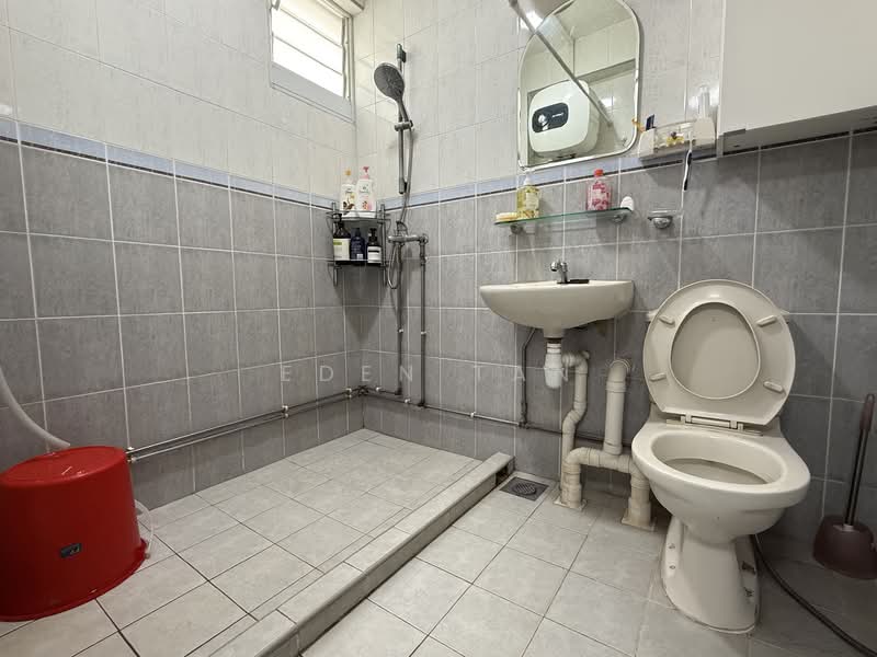 55 Geylang Bahru, 55 Geylang Bahru, 3 Bedrooms, 1,259 sqft, HDB Flat For Sale, by Eden Tan, 500109745 - Bathroom - PropertyGuru.com.sg