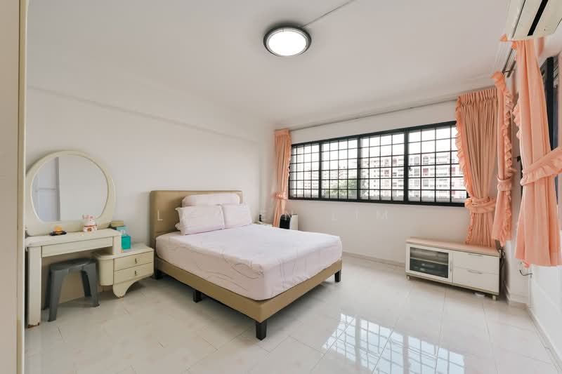 449 Hougang Avenue 10, 449 Hougang Avenue 10, 3 Bedrooms, 1,572 sqft, HDB Flat For Sale, by Lauren Lim, 500109751 - Bedroom - PropertyGuru.com.sg