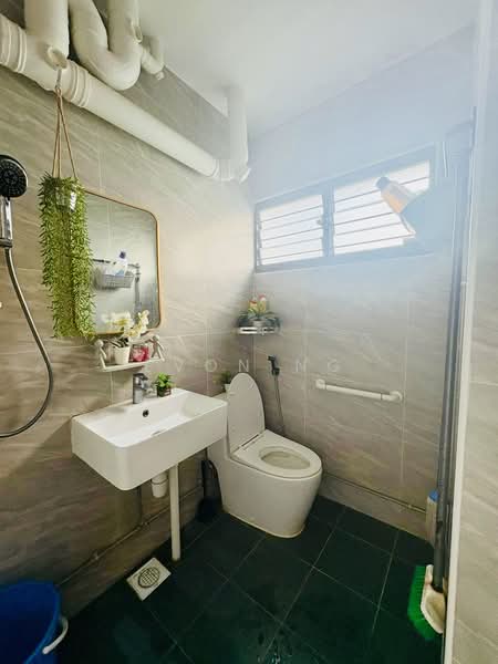 747 Jurong West Street 73, 747 Jurong West Street 73, Room Rental, 110 sqft, HDB Flat For Rent, by Evon Ng, 500109755 - Bathroom - PropertyGuru.com.sg