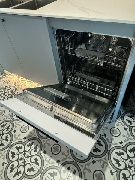 Emerald East, 8D Tanjong Rhu Road, 4 Bedrooms, 2,077 sqft, Apartment For Rent, by Pauline Lo, 500109763 - Kitchen - PropertyGuru.com.sg