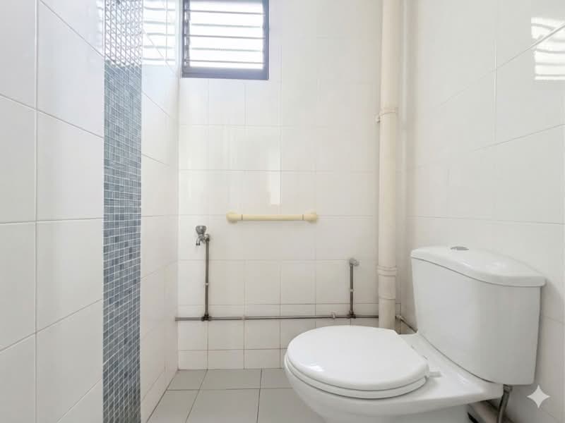 507 Bukit Batok Street 52, 507 Bukit Batok Street 52, 2 Bedrooms, 786 sqft, HDB Flat For Sale, by Tan Wei, 500109764 - Bathroom - PropertyGuru.com.sg
