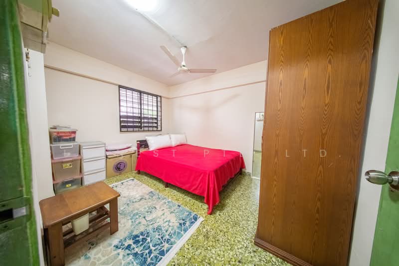 303 Jurong East Street 32, 303 Jurong East Street 32, 2 Bedrooms, 721 sqft, HDB Flat For Sale, by KENNETH CHUA, 500109771 - Bedroom - PropertyGuru.com.sg