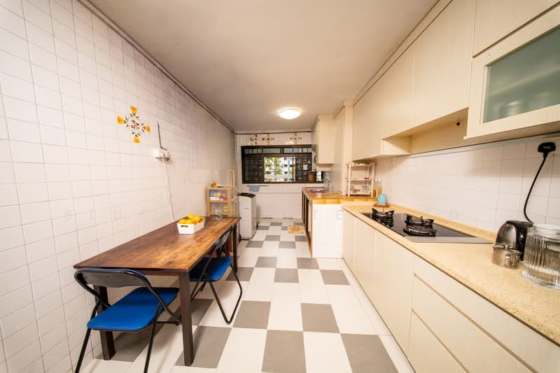 303 Jurong East Street 32, 303 Jurong East Street 32, 2 Bedrooms, 721 sqft, HDB Flat For Sale, by KENNETH CHUA, 500109771 - Kitchen - PropertyGuru.com.sg