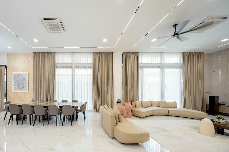 Serangoon Gardens Estate, , 7 Bedrooms, 9,600 sqft, Semi-Detached House For Sale, by Lim Rong Jie, 500109775 - Living Room - PropertyGuru.com.sg