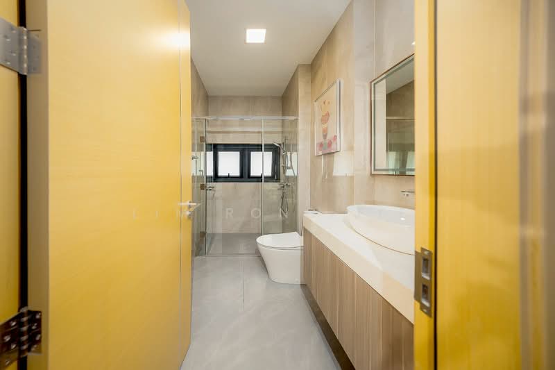 Serangoon Gardens Estate, , 7 Bedrooms, 9,600 sqft, Semi-Detached House For Sale, by Lim Rong Jie, 500109775 - Bathroom - PropertyGuru.com.sg