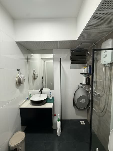 228B Ang Mo Kio Street 23, 228B Ang Mo Kio Street 23, 3 Bedrooms, 1,001 sqft, HDB Flat For Sale, by Jaslyn Tan, 500109794 - Bathroom - PropertyGuru.com.sg