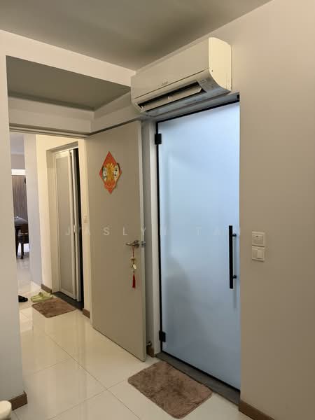 228B Ang Mo Kio Street 23, 228B Ang Mo Kio Street 23, 3 Bedrooms, 1,001 sqft, HDB Flat For Sale, by Jaslyn Tan, 500109794 - Entrance - PropertyGuru.com.sg
