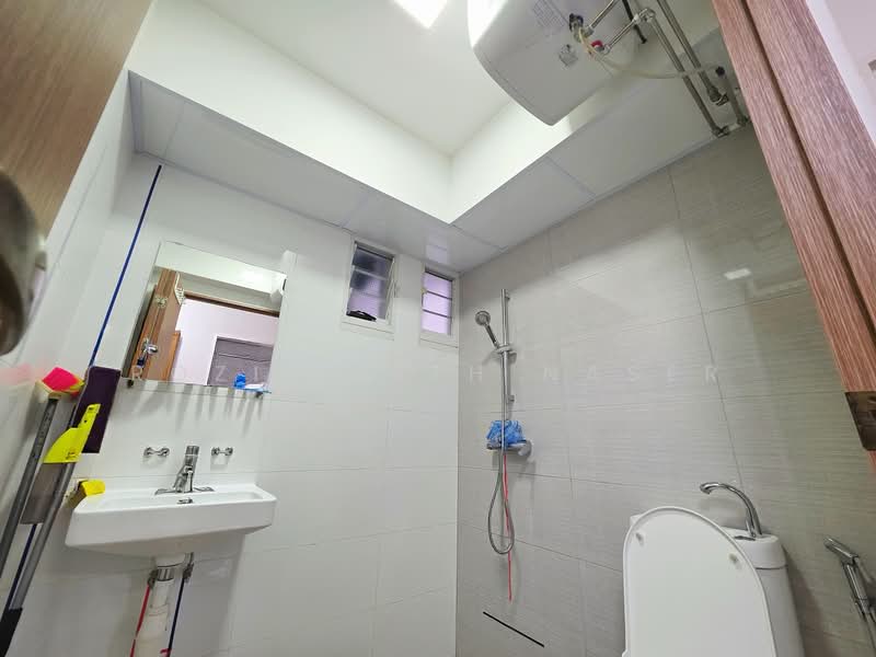 620A Tampines Street 61, 620A Tampines Street 61, 3 Bedrooms, 1,216 sqft, HDB Flat For Sale, by Rozi Faith Naser, 500109800 - Bathroom - PropertyGuru.com.sg