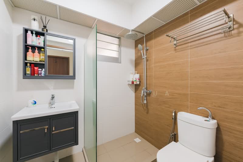 876C Tampines Avenue 8, 876C Tampines Avenue 8, 3 Bedrooms, 1,001 sqft, HDB Flat For Sale, by Lewis Chua, 500109808 - Bathroom - PropertyGuru.com.sg