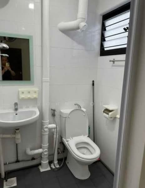 Hdb, , 2 Bedrooms, 721 sqft, HDB Flat For Sale, by John Soh, 500109811 - Bathroom - PropertyGuru.com.sg