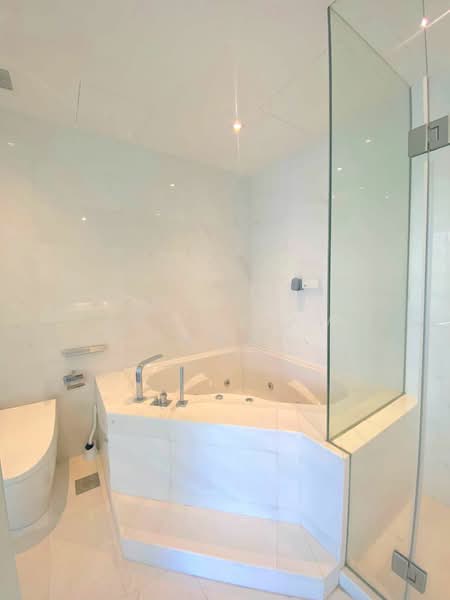 Orchard Scotts, 11 Anthony Road, 4 Bedrooms, 3,369 sqft, Condominium For Rent, by Xavier Aw (欧伟廷), 500109825 - Bathroom - PropertyGuru.com.sg