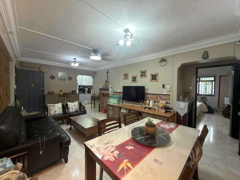 194 Rivervale Drive, 194 Rivervale Drive, 3 Bedrooms, 980 sqft, HDB Flat For Sale, by Jerome Woo, 500109844 - Living Room - PropertyGuru.com.sg