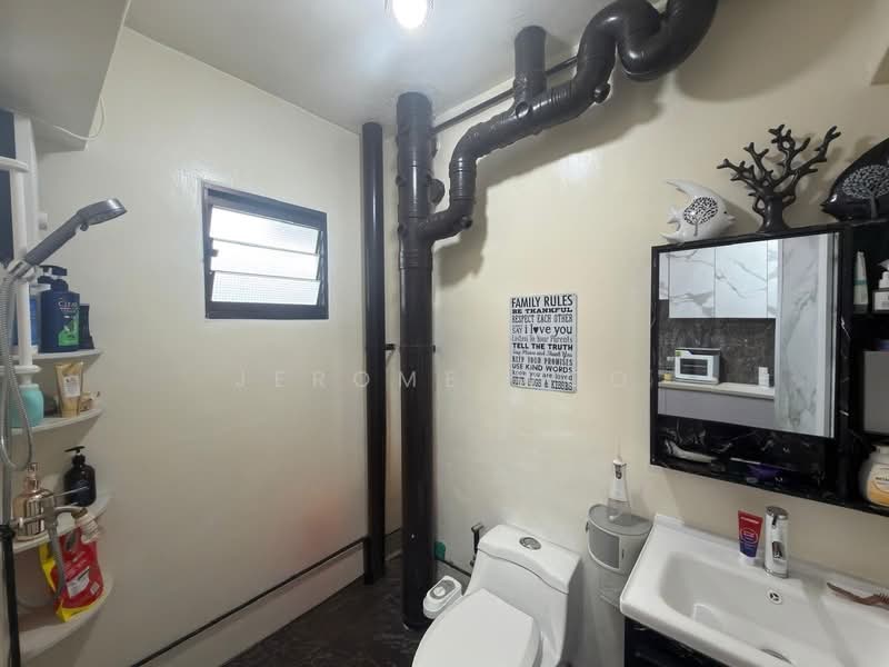 194 Rivervale Drive, 194 Rivervale Drive, 3 Bedrooms, 980 sqft, HDB Flat For Sale, by Jerome Woo, 500109844 - Bathroom - PropertyGuru.com.sg