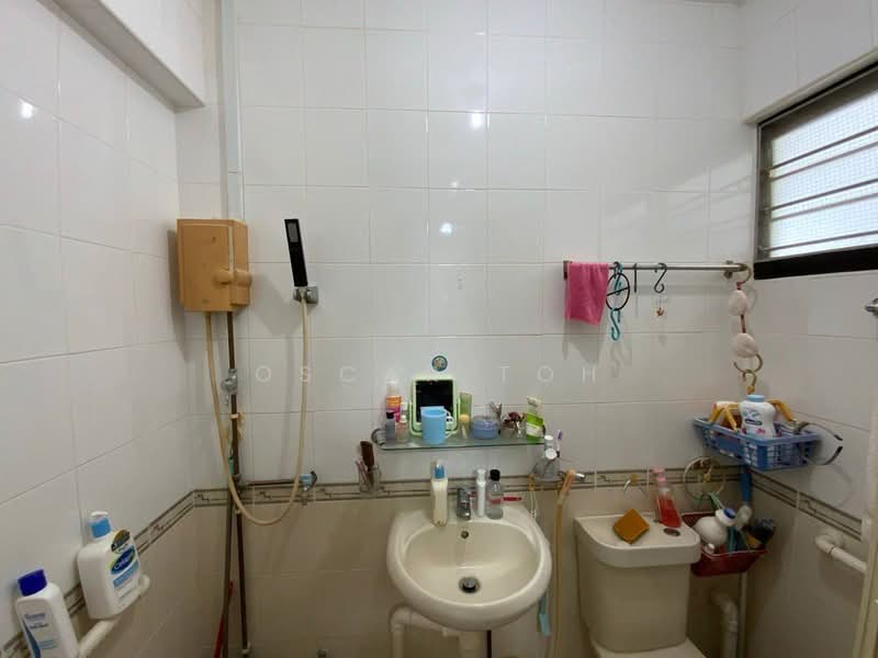 112 Yishun Ring Road, 112 Yishun Ring Road, 2 Bedrooms, 688 sqft, HDB Flat For Sale, by Oscar Toh, 500109876 - Bathroom - PropertyGuru.com.sg
