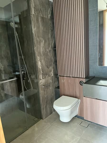 Midwood, 10 Hillview Rise, 2 Bedrooms, 700 sqft, Condominium For Sale, by May Pak Kwon Mei, 500109877 - Bathroom - PropertyGuru.com.sg