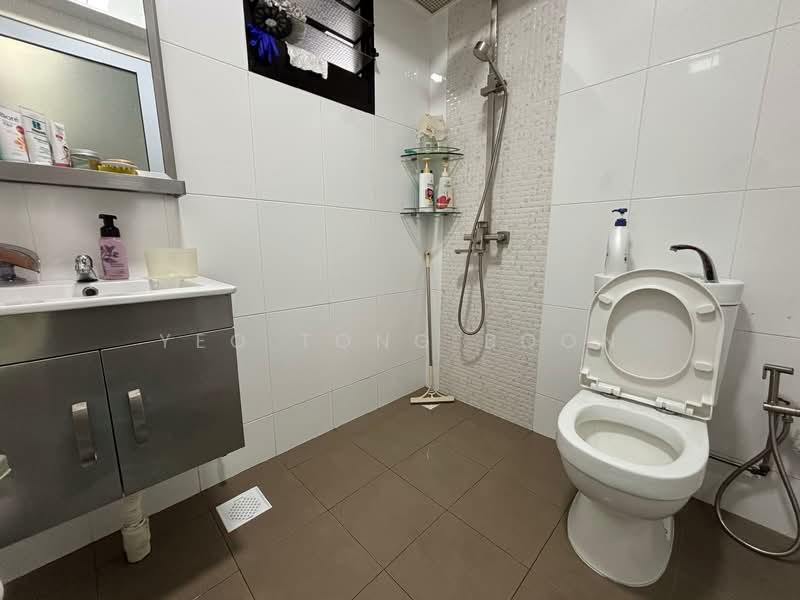 997B Buangkok Crescent, 997B Buangkok Crescent, 3 Bedrooms, 1,001 sqft, HDB Flat For Sale, by Yeo Tong Boon, 500109888 - Bathroom - PropertyGuru.com.sg