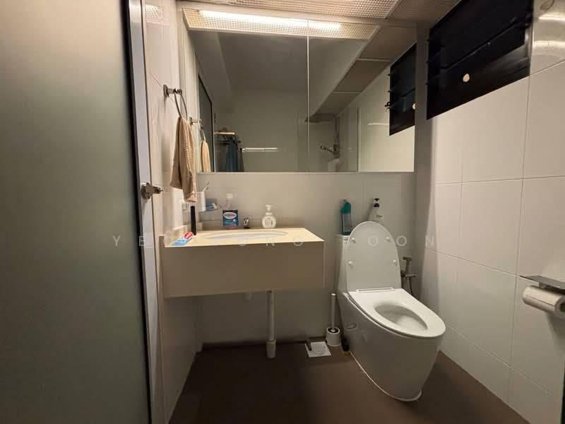 997B Buangkok Crescent, 997B Buangkok Crescent, 3 Bedrooms, 1,001 sqft, HDB Flat For Sale, by Yeo Tong Boon, 500109888 - Bathroom - PropertyGuru.com.sg
