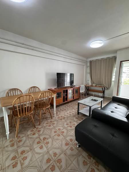 212 Ang Mo Kio Avenue 3, 212 Ang Mo Kio Avenue 3, 2 Bedrooms, 721 sqft, HDB Flat For Rent, by Raynard Lim, 500109891 - Living Room - PropertyGuru.com.sg