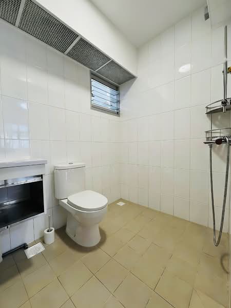 120B Canberra Crescent, 120B Canberra Crescent, 3 Bedrooms, 1,001 sqft, HDB Flat For Rent, by Angel Luo, 500109908 - Bathroom - PropertyGuru.com.sg