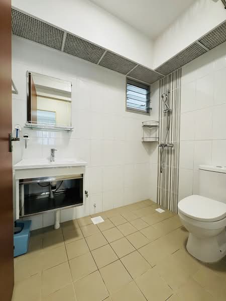 120B Canberra Crescent, 120B Canberra Crescent, 3 Bedrooms, 1,001 sqft, HDB Flat For Rent, by Angel Luo, 500109908 - Bathroom - PropertyGuru.com.sg
