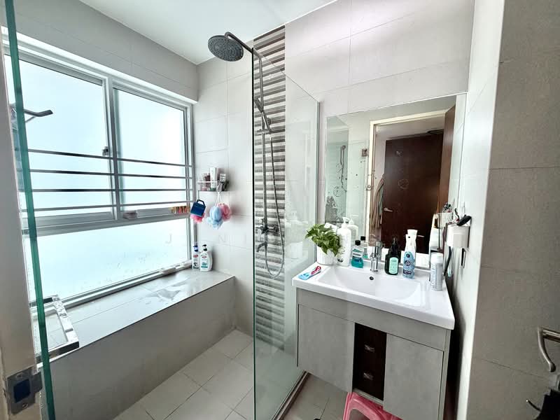 588D Ang Mo Kio Street 52, 588D Ang Mo Kio Street 52, 3 Bedrooms, 1,205 sqft, HDB Flat For Sale, by Junior Ng, 500109916 - Bathroom - PropertyGuru.com.sg