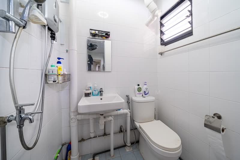 Dual Key Jumbo Unit in AMK, , 4 Bedrooms, 1,464 sqft, HDB Flat For Sale, by Ethan Lim, 500109921 - Bathroom - PropertyGuru.com.sg