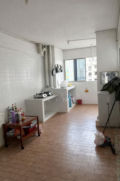 168 Woodlands Street 11, 168 Woodlands Street 11, 2 Bedrooms, 1,054 sqft, HDB Flat For Rent, by Dexter Lim, 500109925 - Kitchen - PropertyGuru.com.sg